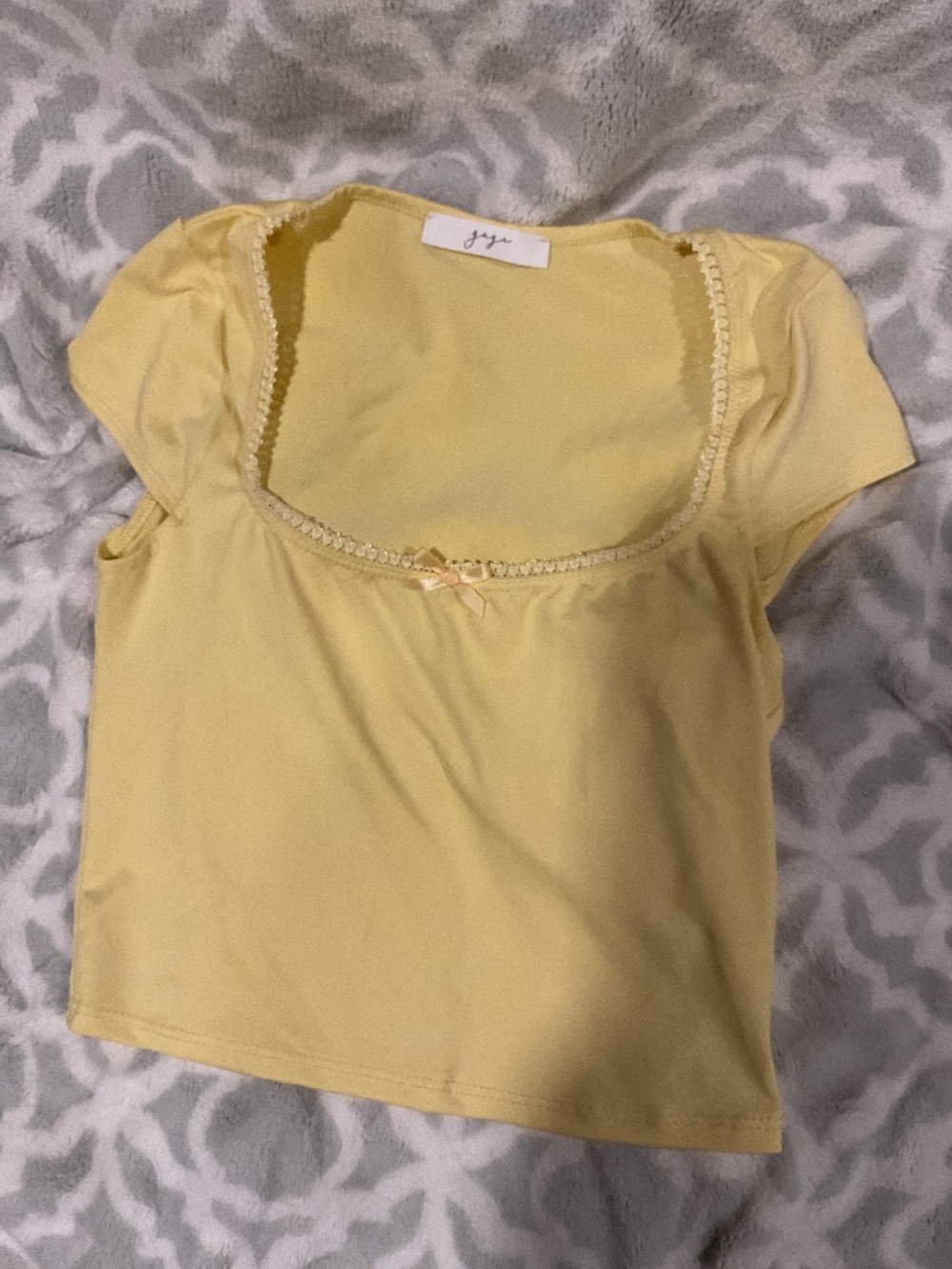 Gaze, butter, yellow, short sleeve scoopneck tee